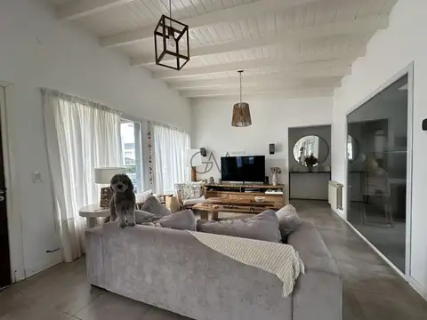 Casa 4 ambientes con 3 baños