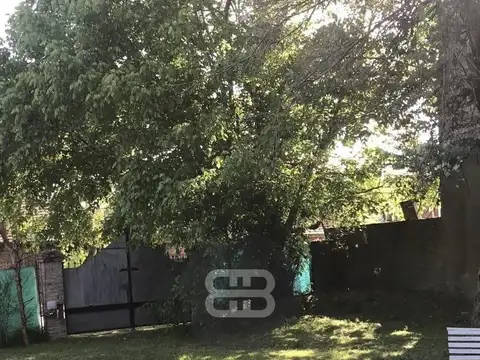 Casa en Alquiler con 4 cocheras