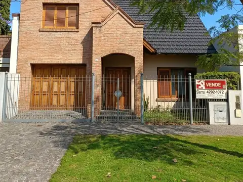 Excepcional Casa de 4 Ambientes en Ubicación Estratégica Sobre Calle Mariano Boedo 1220 L. de Zamora