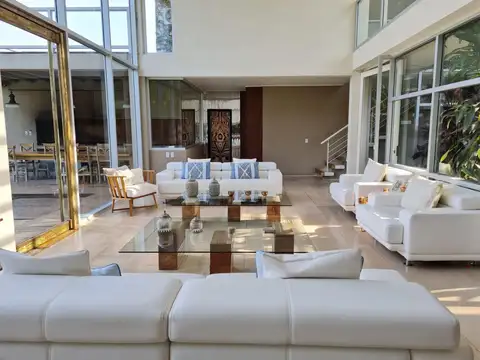 Casa en Alquiler Temporal con 1 cochera