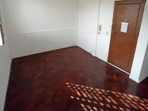 Departamento en Alquiler en Coghlan, $ 650.000