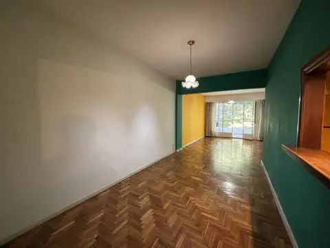  EN EXECELENTE UBICACION CON BALCON AL FRENTE, EN MUY BUEN ESTADO 