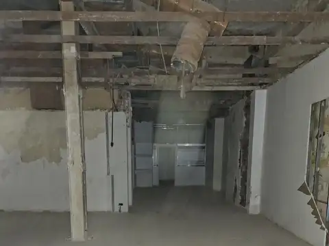 Edificio ComercialOportunidad Premium para Inversores: Gran Inmueble en Lote Propio en el Corazón de