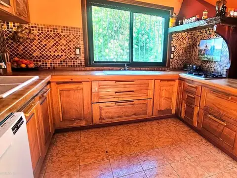 VENTA 6HA, 5 CASAS, 2 PILETAS, BUENA RENTA ANUAL