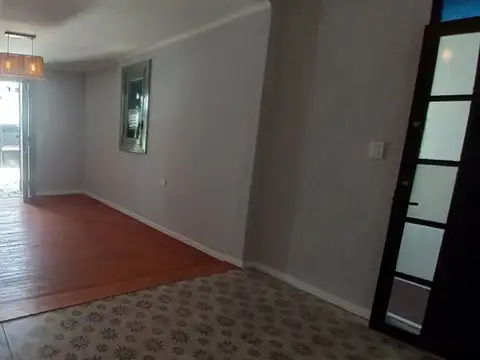 Interno sobre Peatonal, 2 Dorm, 2 baños y patio