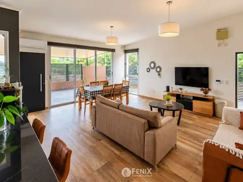 CASA EN VENTA DE 3 DORMITORIOS CON PILETA - AV. ALEM Y JAURETCHE (CF1408)
