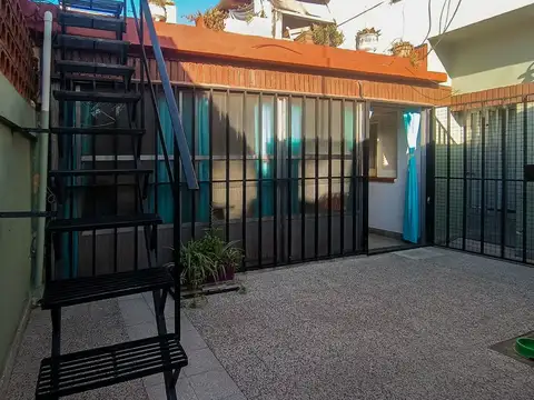 VENTA - CASA PASILLO UNICO 3 DORM + DPTO EN PA