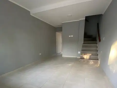 Casa en Alquiler en Los Polvorines, $ 850.000