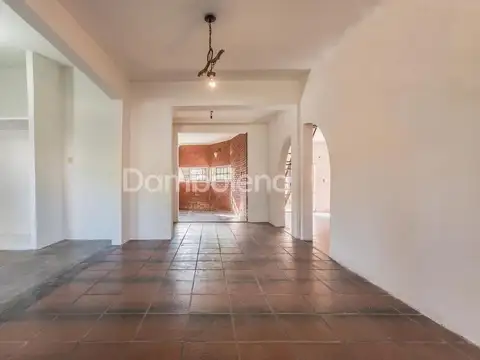 Casa 6 ambientes con 2 baños