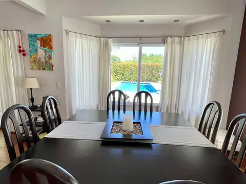 Casa 7 ambientes con 4 baños