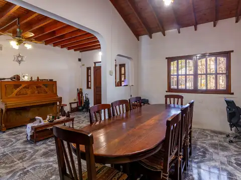 Casa 4 ambientes con 2 baños