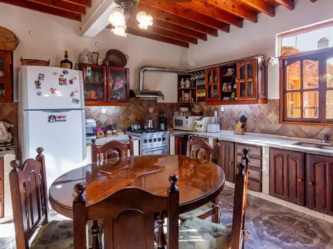 CASA 4 AMB PATIO QUINCHO Y PARRILLA V LUZURIAGA