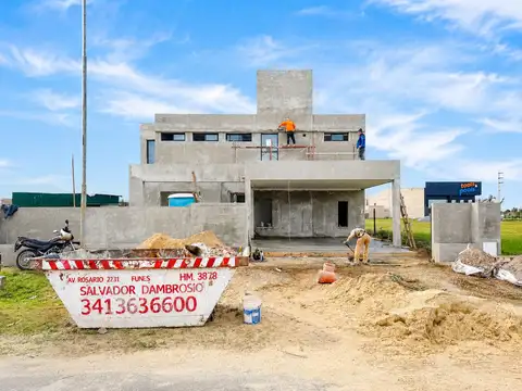 Casa en Venta con 2 cocheras