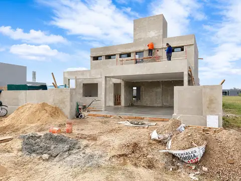 Casa en venta 3 dormitorios con pileta en Don Mateo  Funes