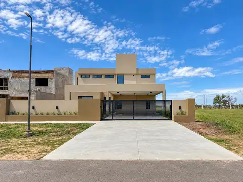 Casa en venta 3 dormitorios con pileta en Don Mateo  Funes