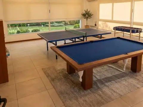 Casa 10 ambientes con 6 baños