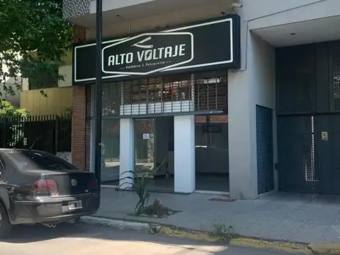 VENTA DE LOCAL CENTRO DE RAMOS MEJIA DOBLE ALTURA, 35M2  CON ENTRE PISO,  EXCELENTE LOCAL 