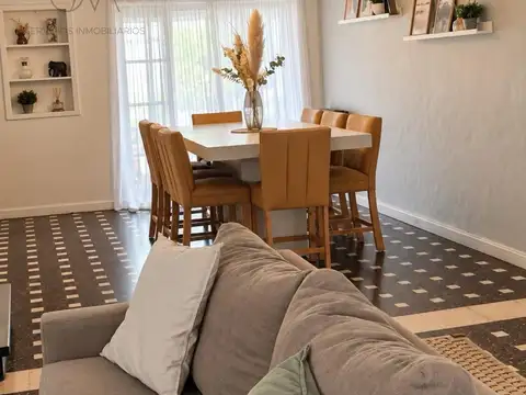 Casa 4 ambientes con 2 baños