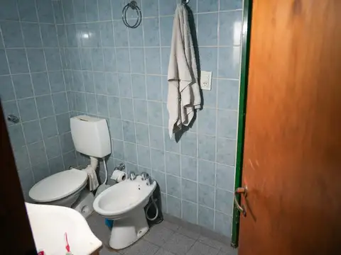 Vivienda con salón comercial