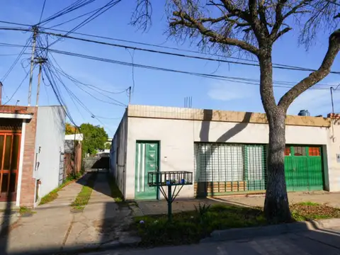 Vivienda con salón comercial