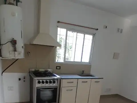 2 AMBIENTES CON BALCON, BARRIO EL TREBOL!