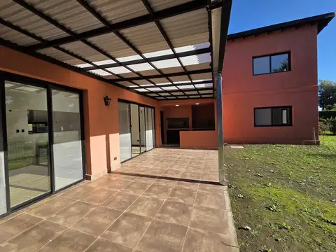 Casa en Venta en La Peregrina, USD 297.000