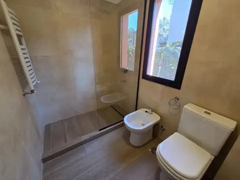 Casa 5 ambiente con Escritorio Galeria Parrilla Parque en Pilar en el Club de Campo La Peregrina