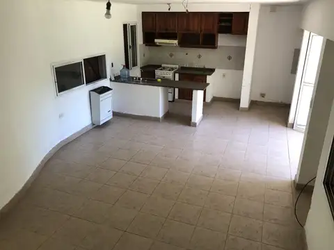 Casa 2 ambientes con 1 baño