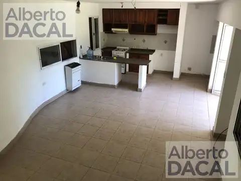 Casa 2 ambientes con 1 baño