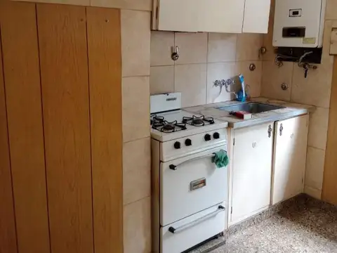 Reconquista 1400, Piso 1