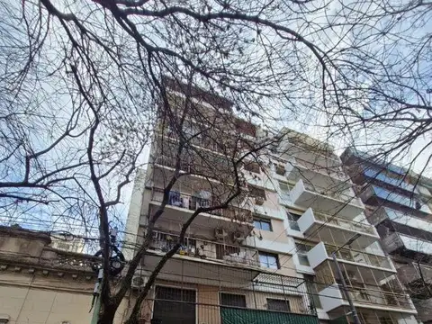 3 Ambientes Amplios al Frente c/ Balcón Corrido y Patio