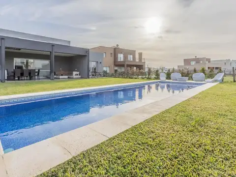 Casa 4 ambientes con 4 baños