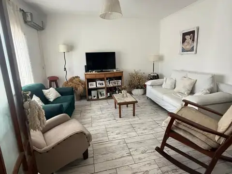 Casa 3 ambientes con 2 baños