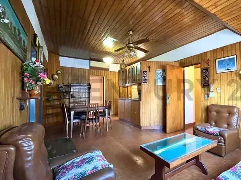 Casa 4 ambientes con 2 baños