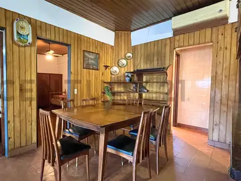 VENTA CASA + DEPARTAMENTO + 2 GALPONES/LOCALES, ONCE DE SEPTIEMBRE (PABLO PODESTA)