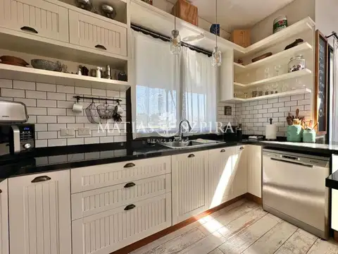 Casa 5 ambientes con 3 baños