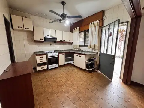 Casa en Venta con 4 cocheras