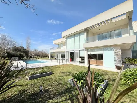 VENTA CASA 7 AMBIENTES TERRAVISTA