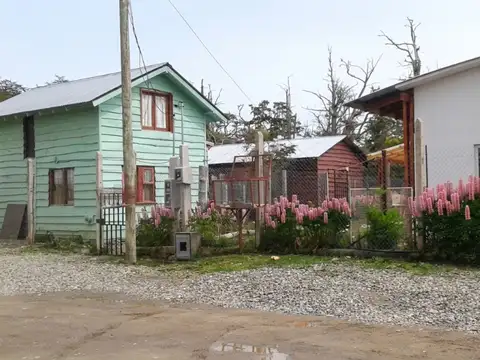 Hermoso lote con 3 casas  Ideal Proyecto Rentable