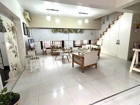 VENTA CASA 4 AMBIENTES AMPLIA Y FUNCIONAL