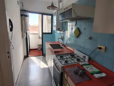 Monoambiente luminoso con balcón al norte y baulera incluida