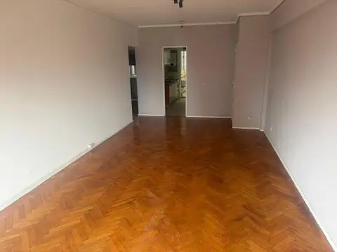 Departamento en Alquiler 3.amb al frente c/Balcón Piso 8° en Almagro Alquiler$1.100.000