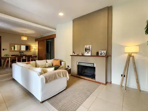 Casa 5 ambientes con 3 baños