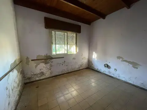 CASA EN VENTA EN BRAGADO A REFACCIONAR