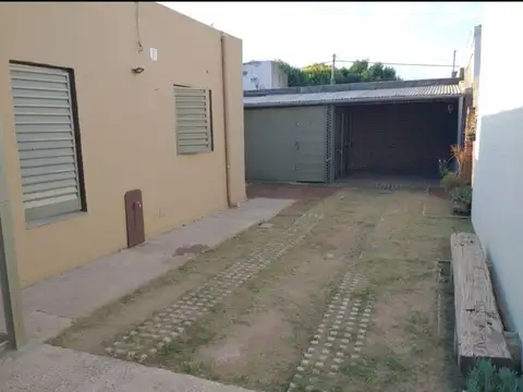 Casa 9 ambientes con 1 baño