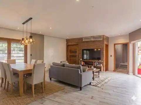 Venta Casa 4 ambientes con cochera - Villa Luro