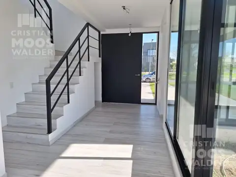 Casa 5 ambientes con 4 baños