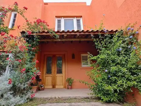 San Benito venta casa 5  ambientes a la laguna/ todo luz