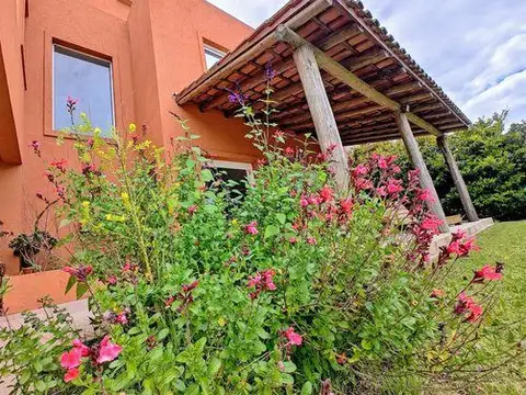 Casa en Venta con 3 cocheras