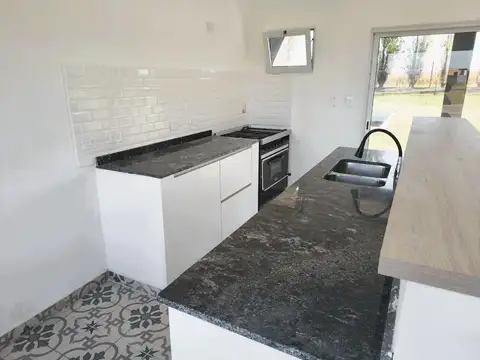 Casa 4 ambientes con 2 baños